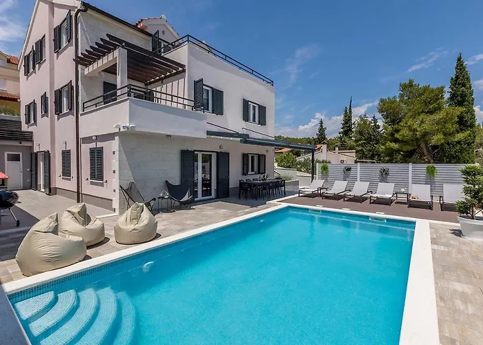 فيلة Luxury Lara With A Pool *