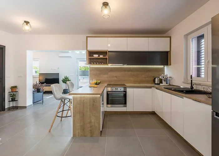 Villa Luxury Lara With A Pool Milna (Brac)