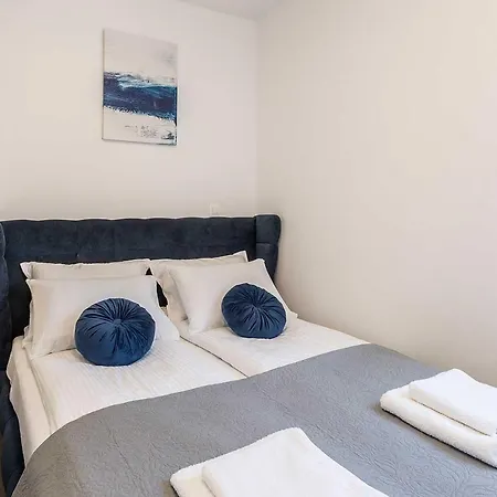 Luxury Lara With A Pool