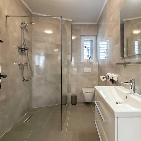 Vila Luxury Lara With A Pool Milna (Brac)