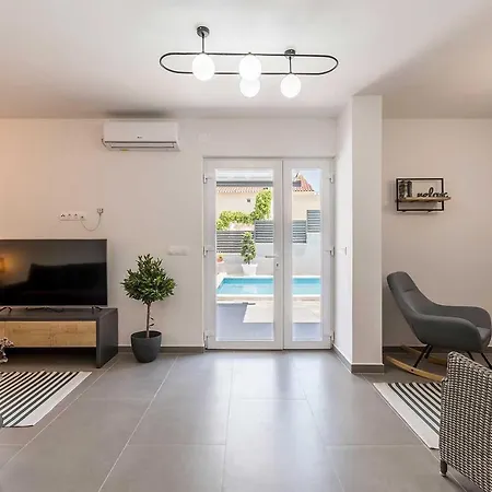 Luxury Lara With A Pool *