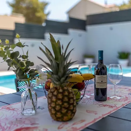 Luxury Lara With A Pool فيلة
