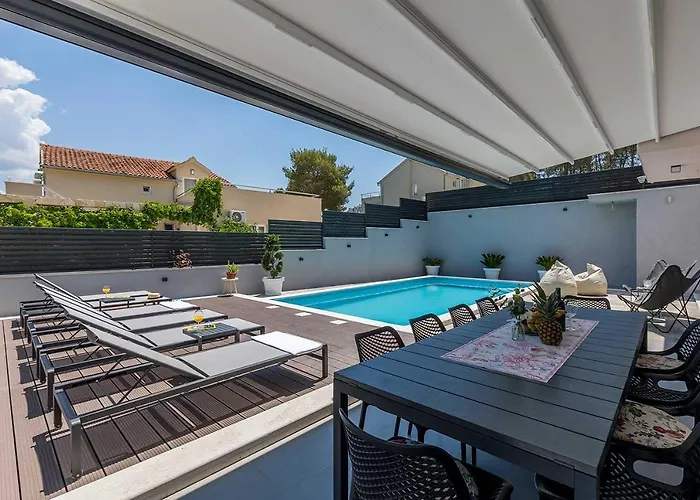 빌라 Luxury Lara With A Pool *