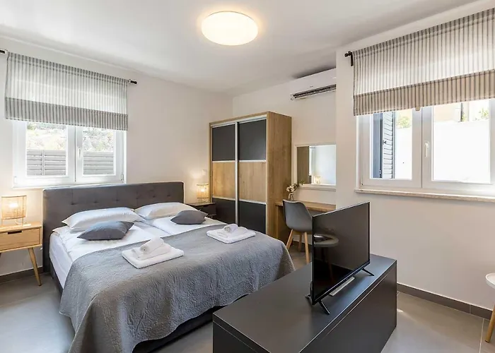 Luxury Lara With A Pool 빌라