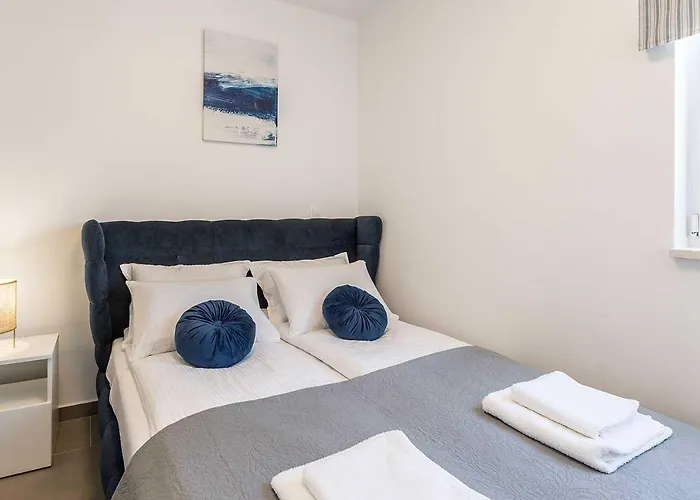 Luxury Lara With A Pool