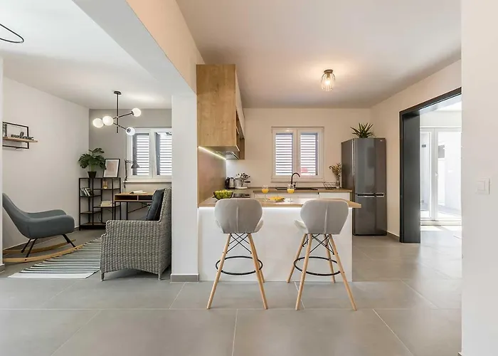 Luxury Lara With A Pool 빌라