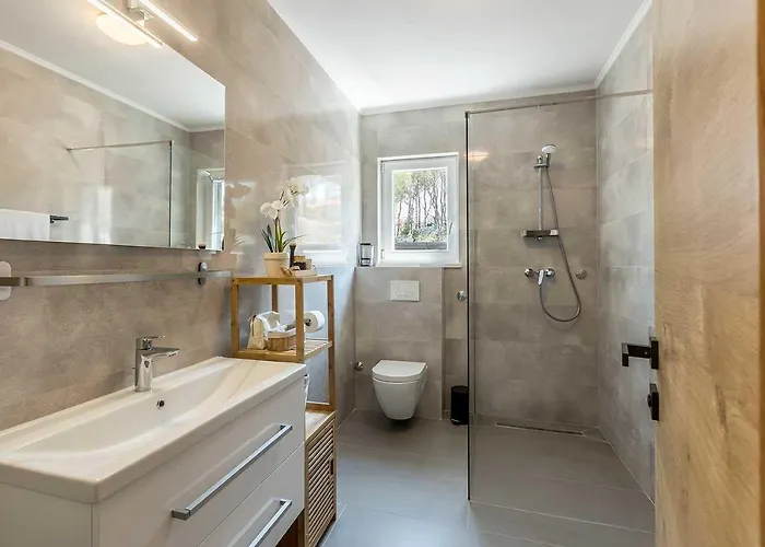 Luxury Lara With A Pool 빌라 밀나