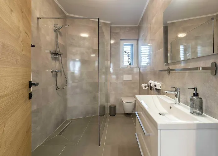 빌라 Luxury Lara With A Pool 밀나