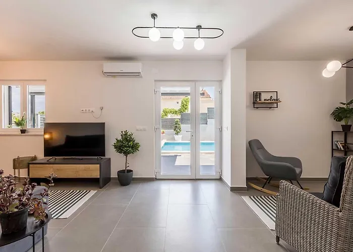 Luxury Lara With A Pool *