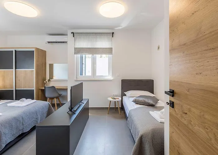 Luxury Lara With A Pool 빌라